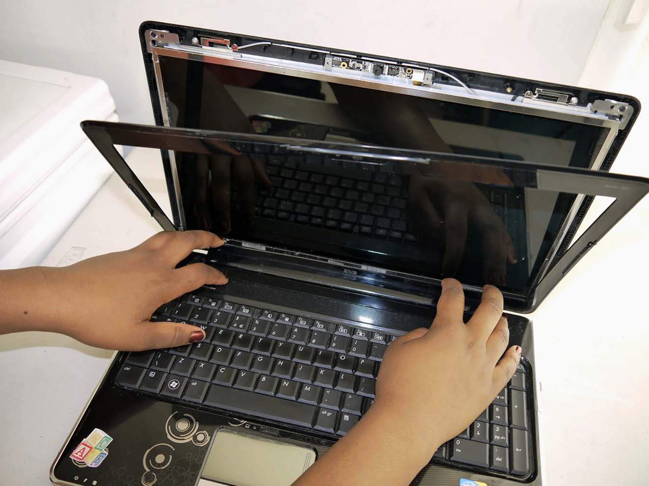 Замена экрана ноутбука HP в Нижнем Тагиле