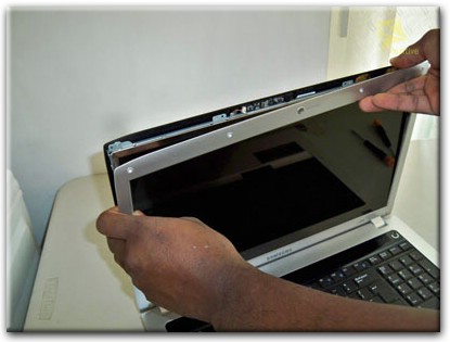 Замена экрана ноутбука Samsung в Нижнем Тагиле